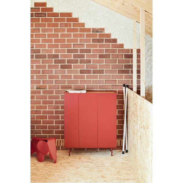 Czerwona wysoka komoda w dekorze dębu 95x120 cm Arista – Teulat-image-1