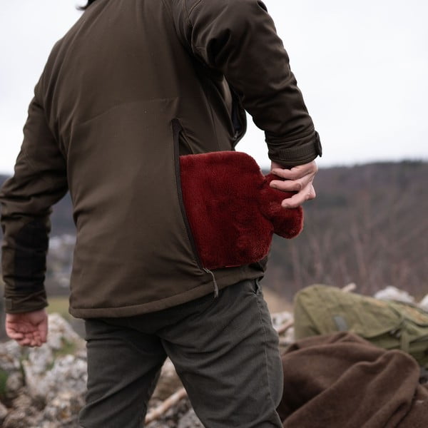 Czerwony termofor z mikropluszu 1,8 l Classic – Hugo Frosch-image-1