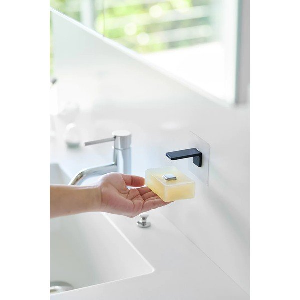 Czarna samoprzylepna plastikowa magnetyczna mydelniczka Film Hook – YAMAZAKI-image-1