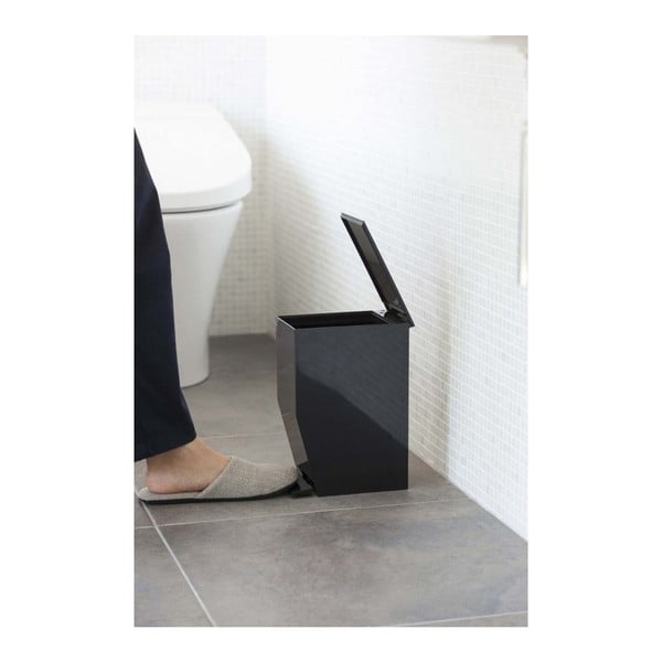 Czarny plastikowy kosz na śmieci z pedałem 3,9 l Tower – YAMAZAKI-image-1