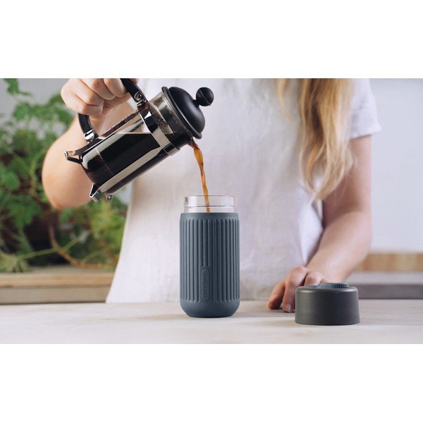 Ciemnoszary szklany kubek podróżny 340 ml – Black + Blum-image-4