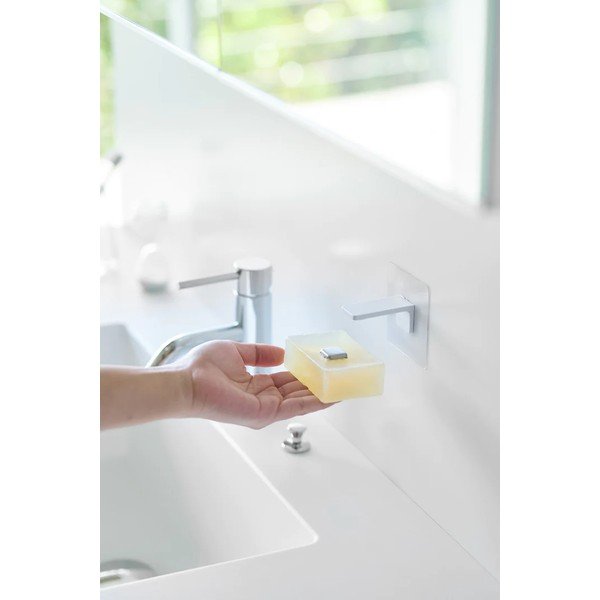 Biała samoprzylepna plastikowa magnetyczna mydelniczka Film Hook – YAMAZAKI-image-4