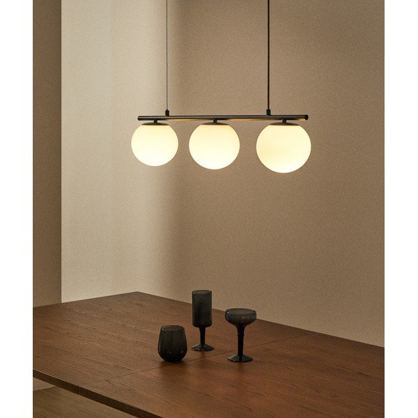 Biała/czarna metalowa lampa wisząca ze szklanym kloszem Brisia – Kave Home-image-1