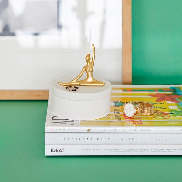 Biała porcelanowa szkatułka na biżuterię Balvi Ballerina-image-1