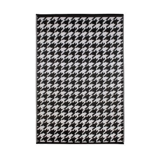 Czarno-biały dywan zewnętrzny Green Decore Houndstooth, 150x240 cm