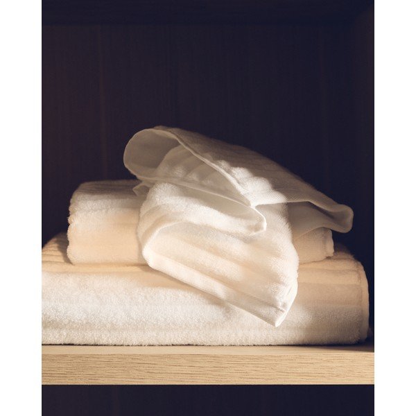 Biały bawełniany ręcznik kąpielowy frotte 70x140 cm Navira – Kave Home-image-1