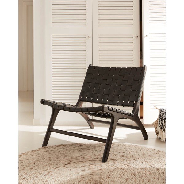 Czarny fotel z plecionką Calixta − Kave Home-image-1