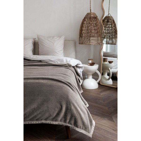 Zielona narzuta na łóżko dwuosobowe z mikropluszu 220x240 cm Lamis – Tiseco Home Studio-image-1