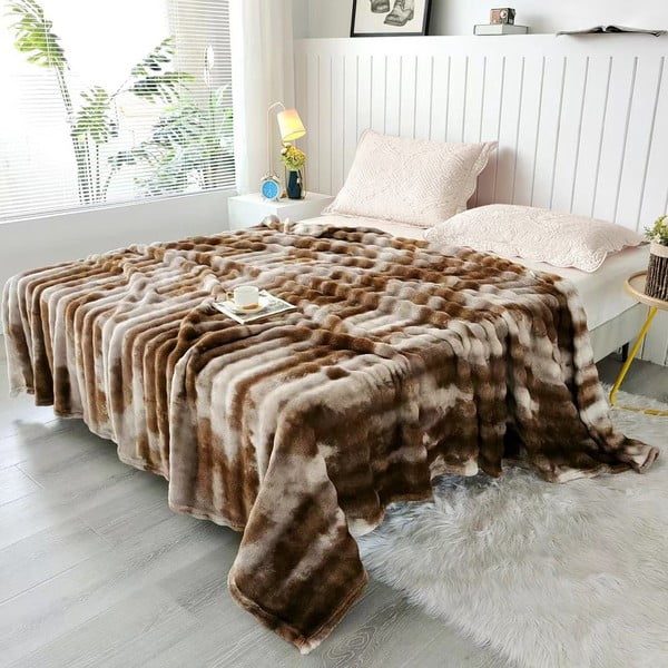 Brązowa narzuta z mikropluszu 150x200 cm Victory – My House