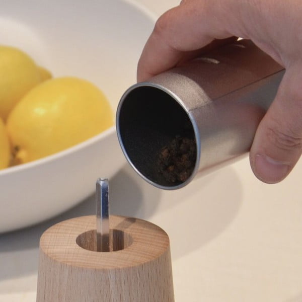 Młynek do przypraw z drewna dębowego Wireworks Black, 17.1 cm-image-1