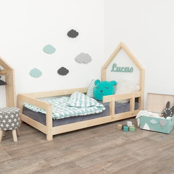 Naturalne łóżko dziecięce w kształcie domku z barierką po prawej stronie Benlemi Poppi, 90x180 cm