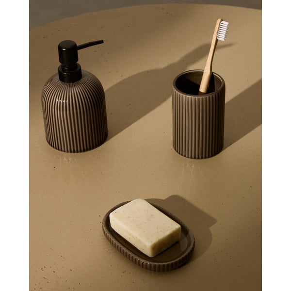Ciemnobrązowy ceramiczny kubek na szczoteczki do zębów Selime – Kave Home-image-2