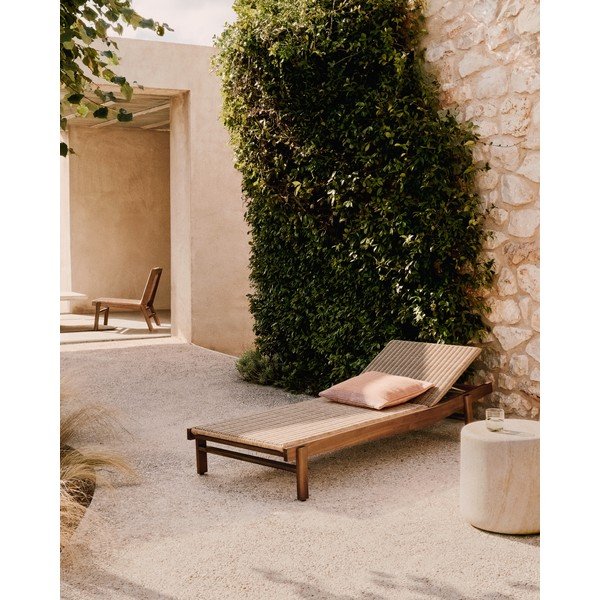 Brązowy rattanowy regulowany leżak ogrodowy Itani – Kave Home-image-1