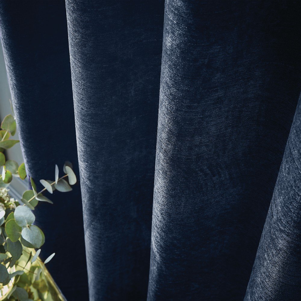 Ciemnoniebieskie zasłony termiczne z szenilu zestaw 2 szt. 168x229 cm Selene Luxury Chenille – Hyperion (zdjęcie 4)