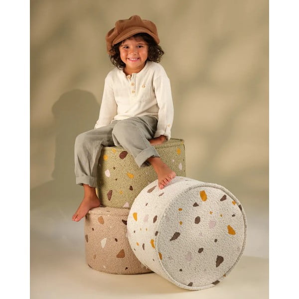 Jasnobrązowy puf dziecięcy z materiału bouclé/z tkaniny szenilowej Terrazzo – Wigiwama-image-4
