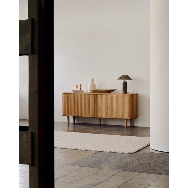 Komoda w dekorze jesionu z drzwiami przesuwnymi w naturalnym kolorze 180x75,5x40 cm Mailen – Kave Home-image-1