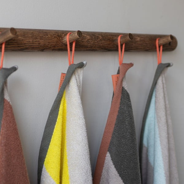 Ręcznik z bawełny organicznej frotte w kolorze khaki 50x90 cm Diagonal – Mette Ditmer Denmark-image-3