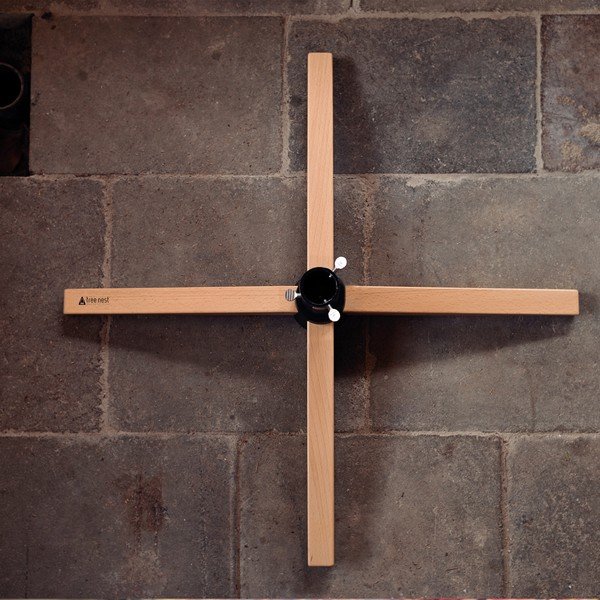 Czarny stojak na choinkę z metalu i drewna Tree Nest Gentle-image-3