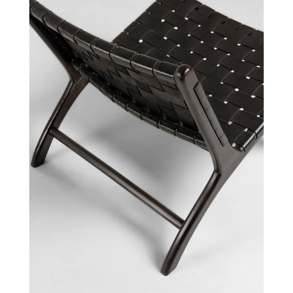 Czarny fotel z plecionką Calixta − Kave Home-image-4