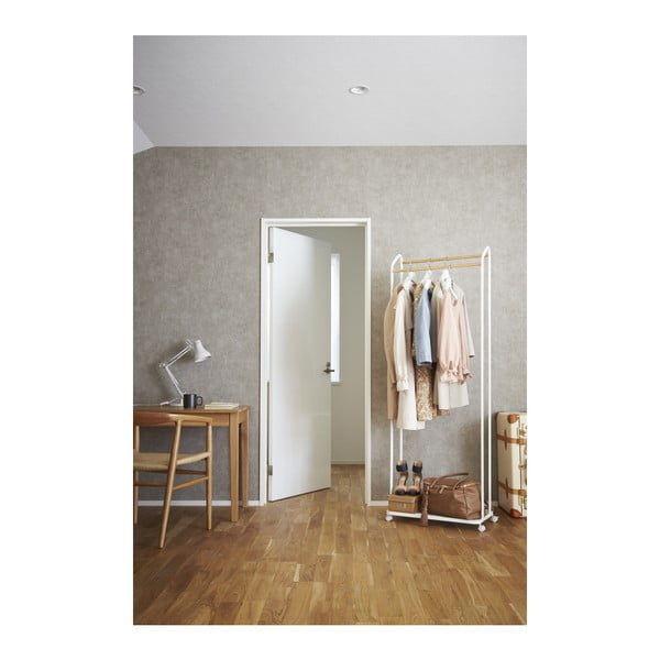Biały metalowy stojak na ubrania na kółkach Tower – YAMAZAKI-image-3