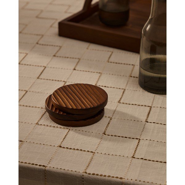 Drewniane podkładki w ciemnym naturalnym kolorze zestaw 4 szt. Rommu – Kave Home-image-2