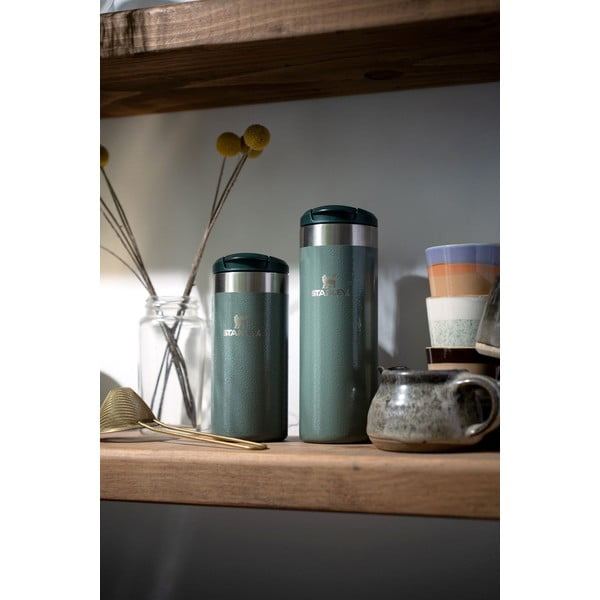 Zielony kubek termiczny ze stali nierdzewnej 470 ml AeroLight™ Transit Hammer Tone Green – Stanley-image-1