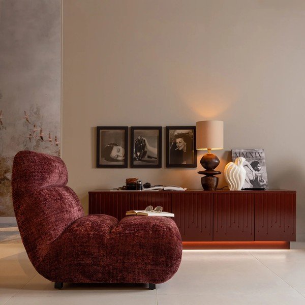 Bordowy fotel z tkaniny szenilowej Observe – WOOOD-image-1