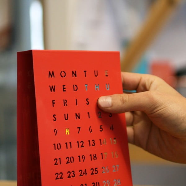Magnetyczny kalendarz na stół Perpetual Calendar, czerwony