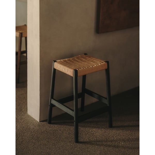 Czarne/w naturalnym kolorze hokery zestaw 2 szt. z litego drewna dębowego (wysokość siedziska 66 cm) Yalia – Kave Home-image-1