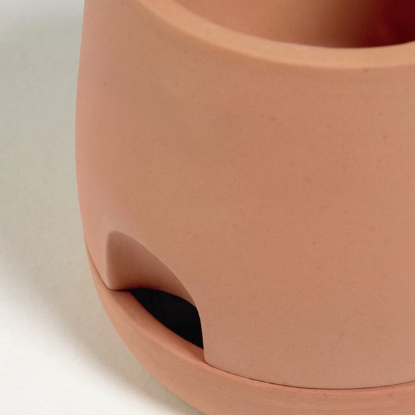 Terakotowa doniczka z systemem nawadniania i podstawką Kave Home Lelis, wys. 26 cm-image-2