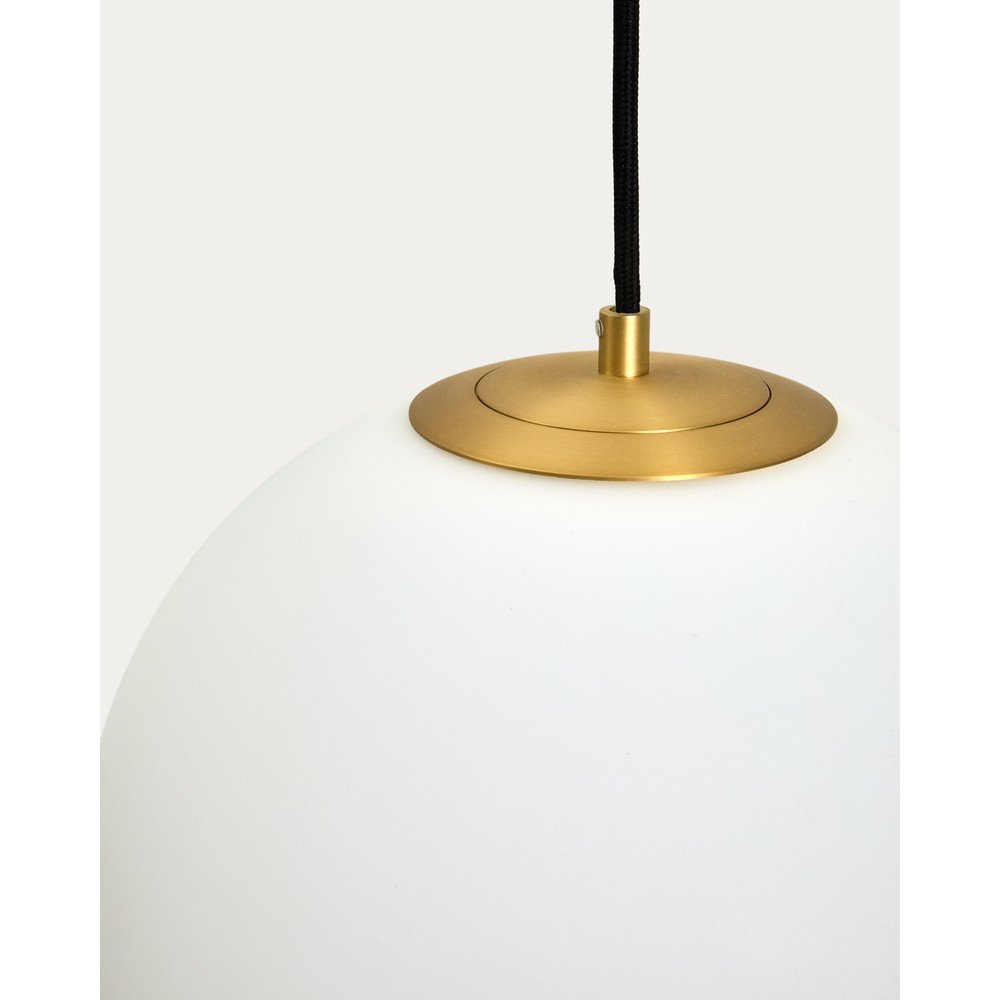 Biała/w kolorze złota metalowa lampa wisząca ze szklanym kloszem ø 30 cm Brisia – Kave Home (zdjęcie 3)
