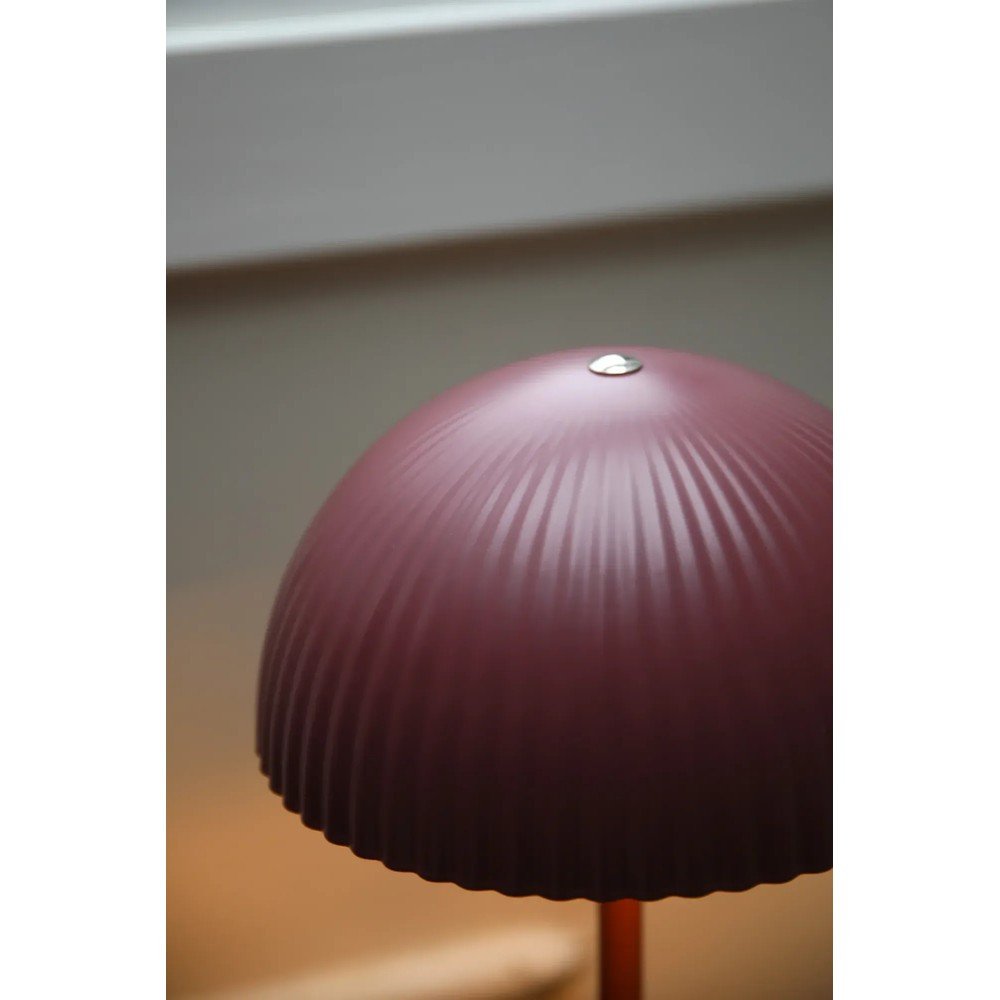 Czerwona metalowa lampa stołowa z metalowym kloszem (wysokość 33,5 cm) Zin – Markslöjd (zdjęcie 3)