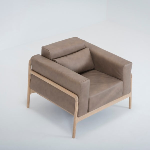 Jasnobrązowy fotel z konstrukcją z litego drewna dębowego Gazzda Fawn-image-1