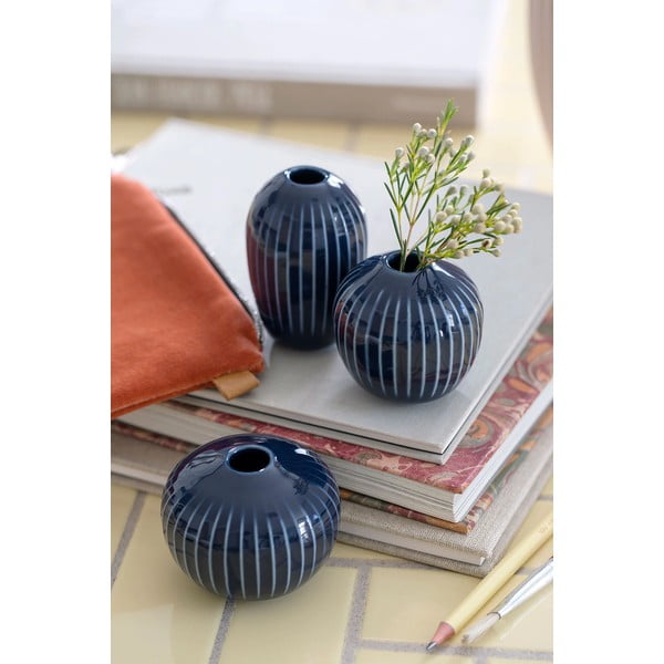 Zestaw 3 kamionkowych ciemnoniebieskich mini wazoników Kähler Design Hammershoi Miniature-image-3