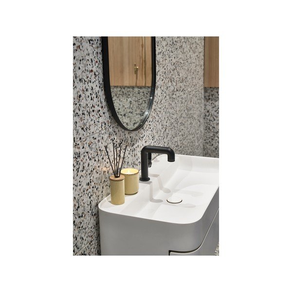 Zapachowa świeca czas palenia 30 h Iris Cucumber Blossom – Villa Collection-image-1