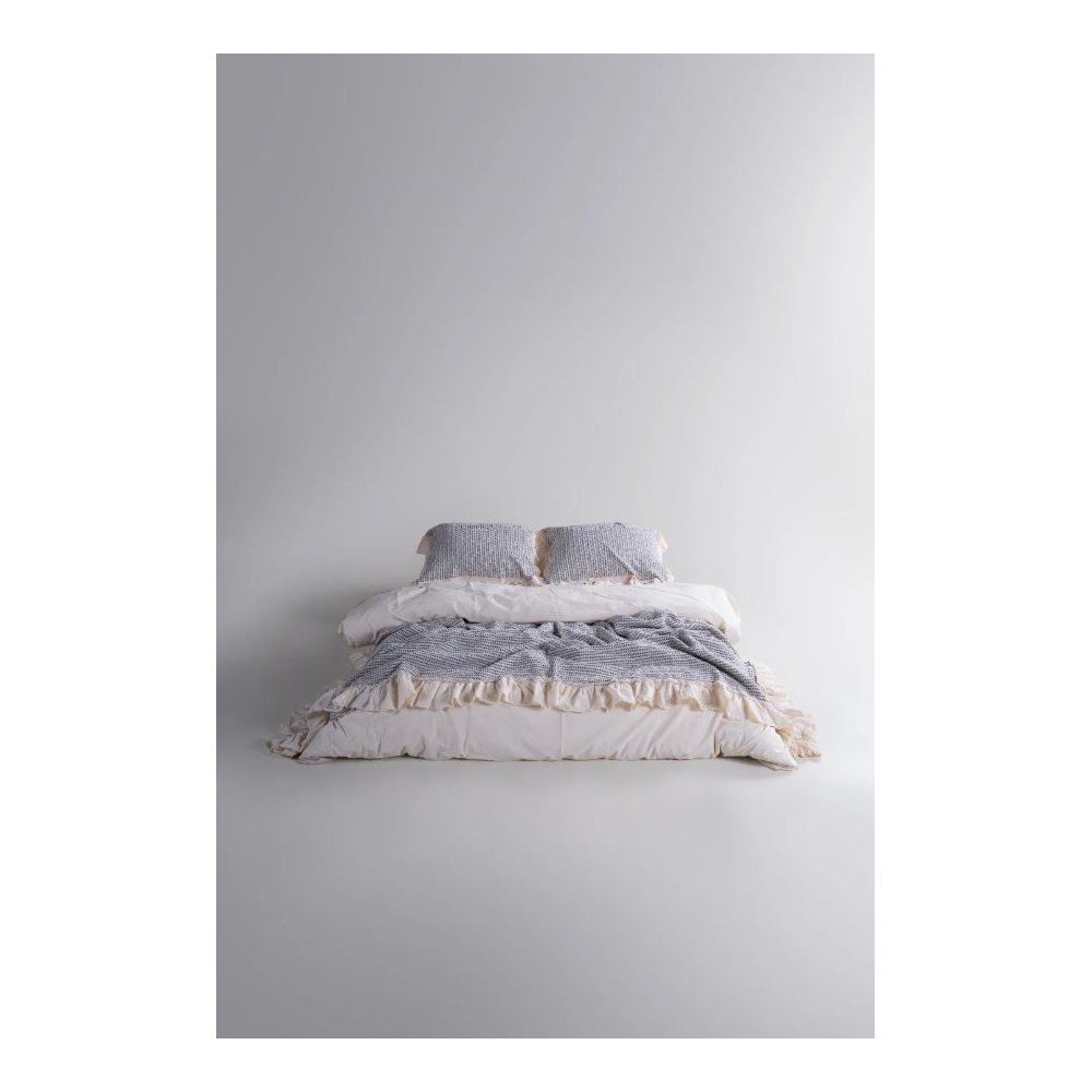 Jasnoszary zestaw narzuty na łóżko i poszewki na poduszkę z bawełny renforcé 240x260 cm Bella Calm Ruffle – Mila Home Luxury (zdjęcie 11)
