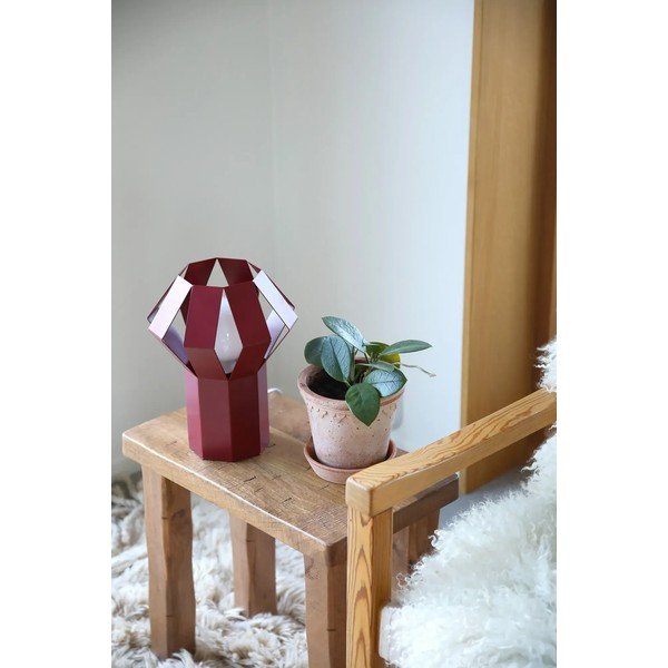 Czerwona metalowa lampa stołowa z metalowym kloszem (wysokość 27 cm) Octa – Markslöjd-image-2