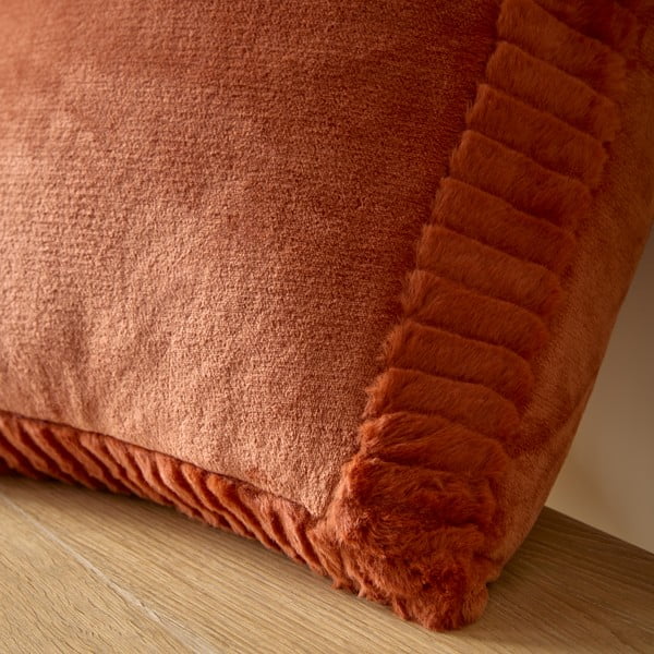 Poduszka dekoracyjna z mikropluszu 55x55 cm Velvet and Faux Fur – Catherine Lansfield-image-2