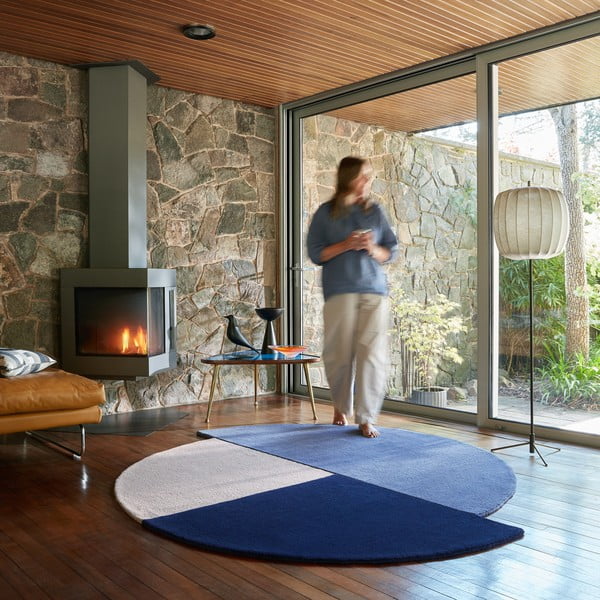 Niebieski wełniany okrągły dywan tkany ręcznie ø 150 cm Mia Segment – Flair Rugs-image-2