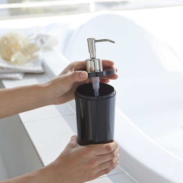 Czarny plastikowy dozownik do mydła 500 ml Round – YAMAZAKI-image-3