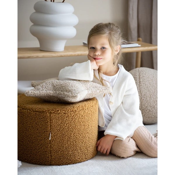 Jasnobrązowa poduszka na sofę dziecięcą z materiału bouclé Star – Wigiwama-image-2