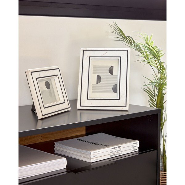 Biała kamienna ramka stojąca 20x25 cm Vittoria – Kave Home-image-4