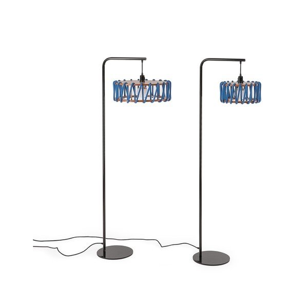 Lampa stojąca z czarną konstrukcją i dużym niebieskim kloszem EMKO Macaron-image-3