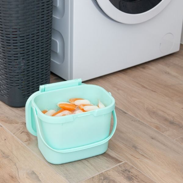 Butelkowozielony pojemnik na odpadki organiczne z wieczkiem Addis, 24,5x18,5x19 cm-image-4