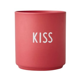 Czerwony porcelanowy kubek Design Letters Kiss, 300 ml