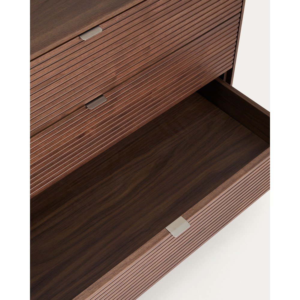 Komoda w dekorze orzecha w ciemnym naturalnym kolorze 101x75x50 cm Norlen – Kave Home (zdjęcie 6)
