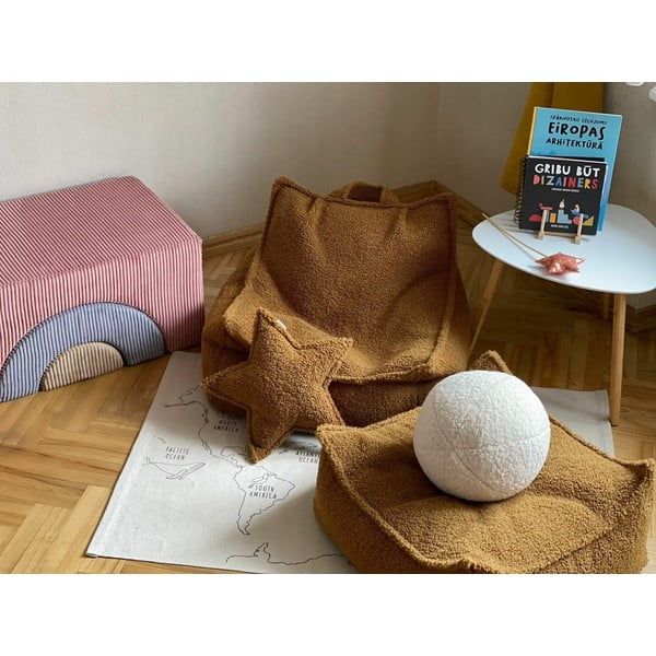 Brązowa poduszka na sofę dziecięcą z materiału bouclé Star – Wigiwama-image-2