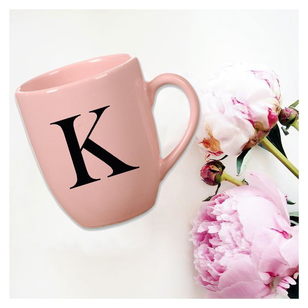 Różowy kubek ceramiczny Vivas Letter K, 330 ml