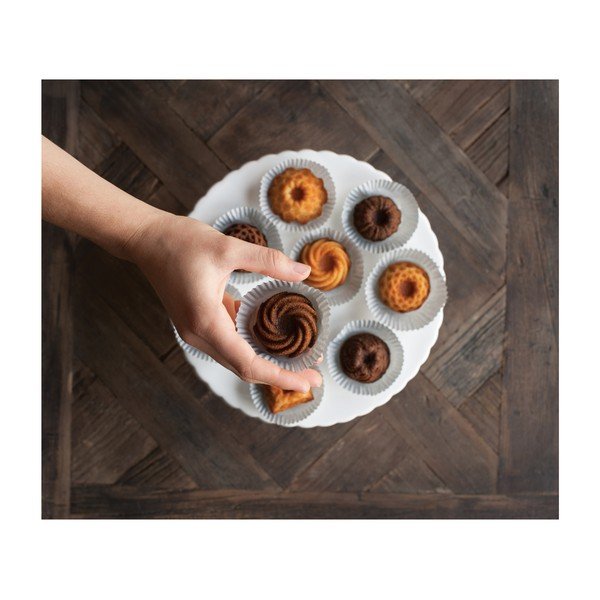 Forma na 12 babeczek w kolorze złota Nordic Ware Minimix, 280 ml-image-2