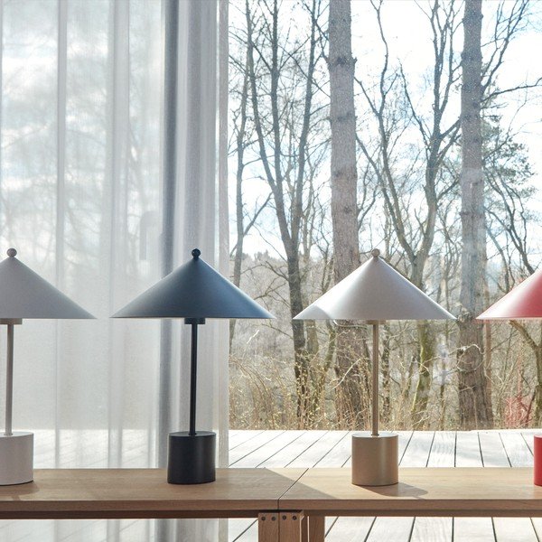 Czerwona metalowa lampa stołowa (wysokość 50 cm) Kasa – OYOY Living Design-image-3